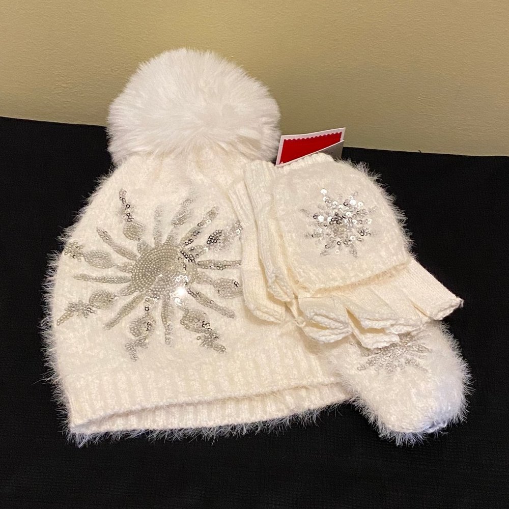 SOLD - Snowflake White Beanie Cap & Mittens NWT - Picture 1 of 3